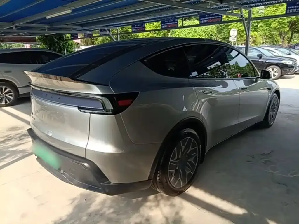 Tesla Model Y L — фото 6