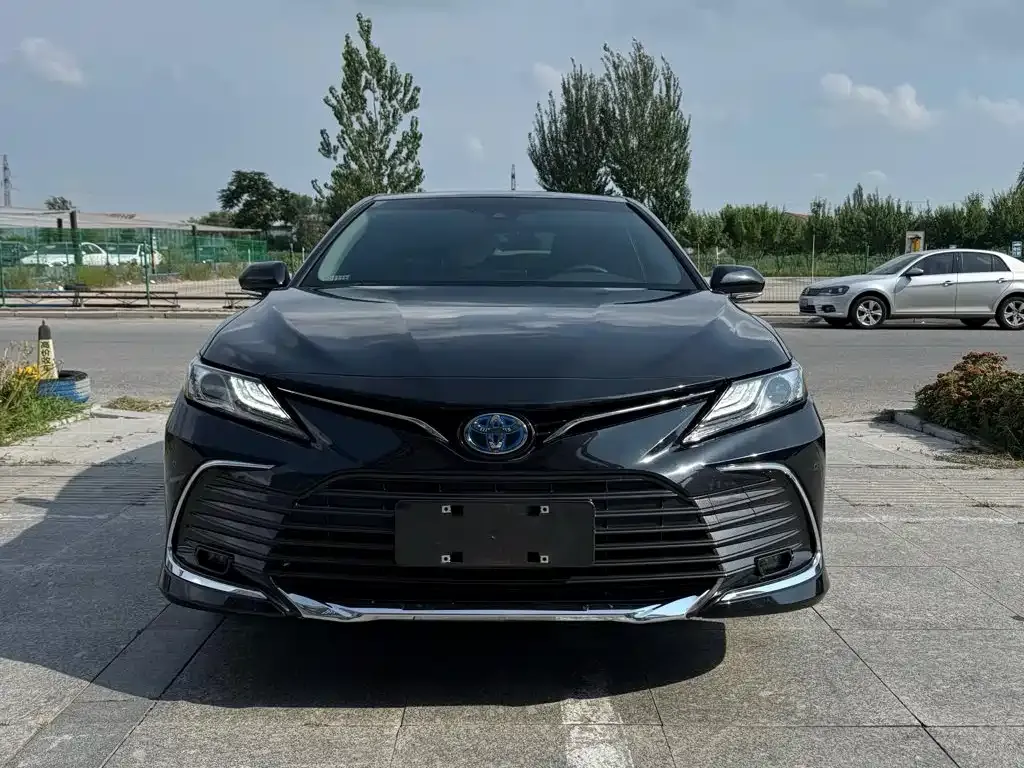 Toyota Camry — фото 5