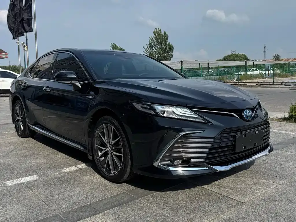 Toyota Camry — фото 10