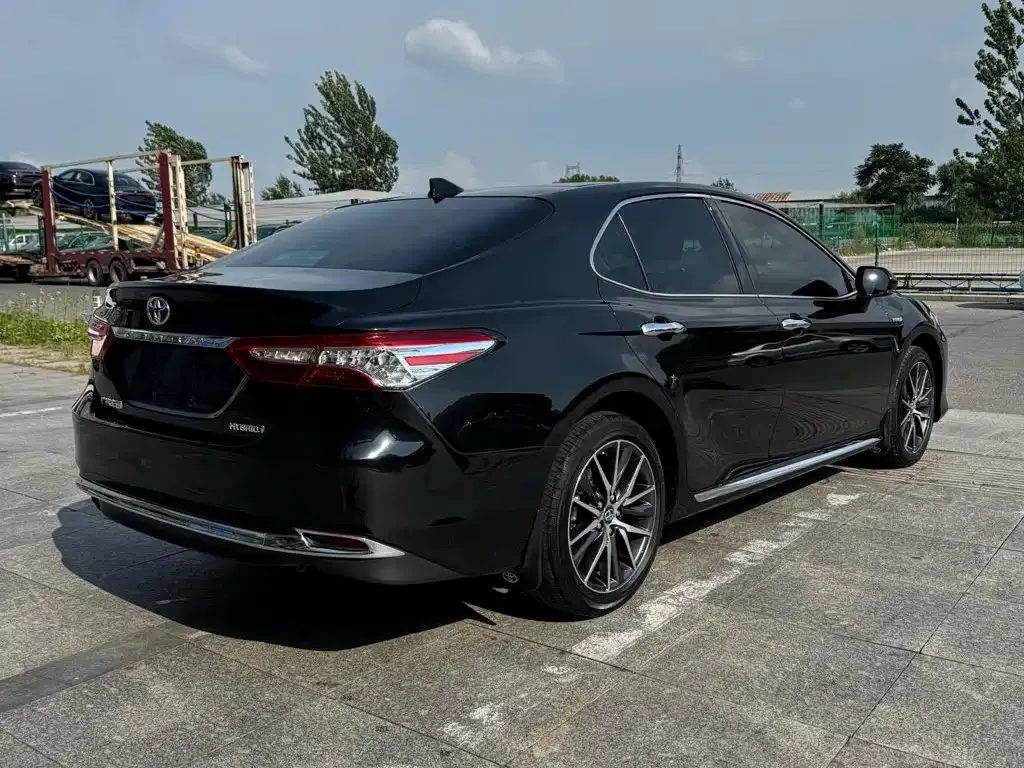 Toyota Camry — фото 8