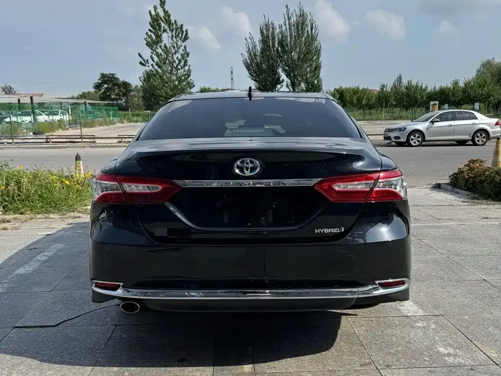 Toyota Camry — фото 3