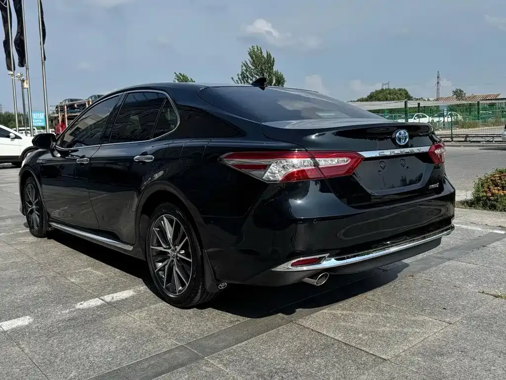 Toyota Camry — фото 6