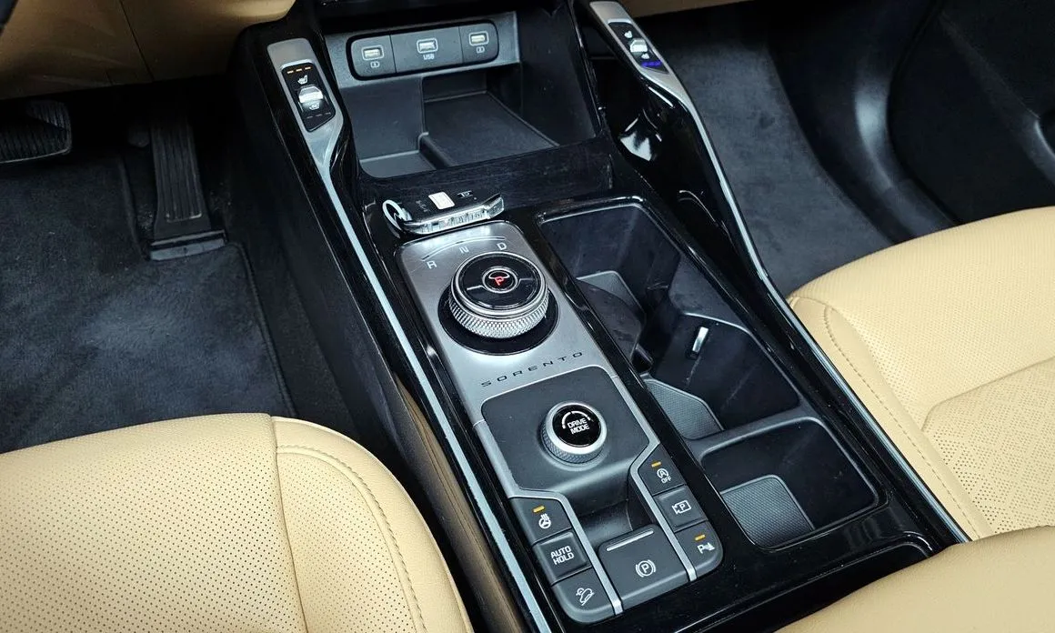 Kia Sorento — фото 10