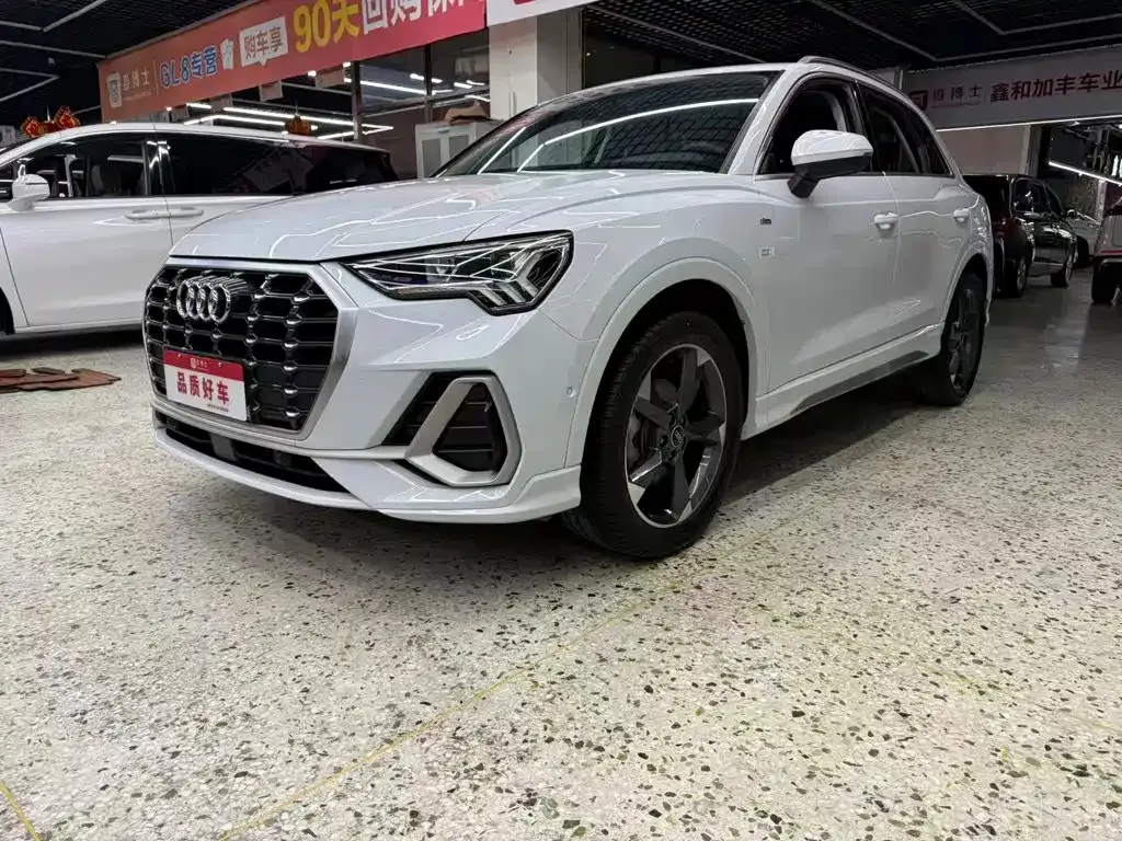 Audi Q3 — фото 1