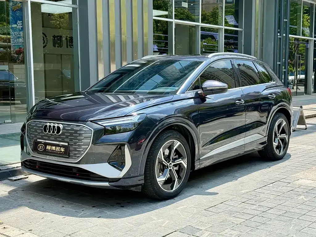 Audi Q4 e-tron — фото 1