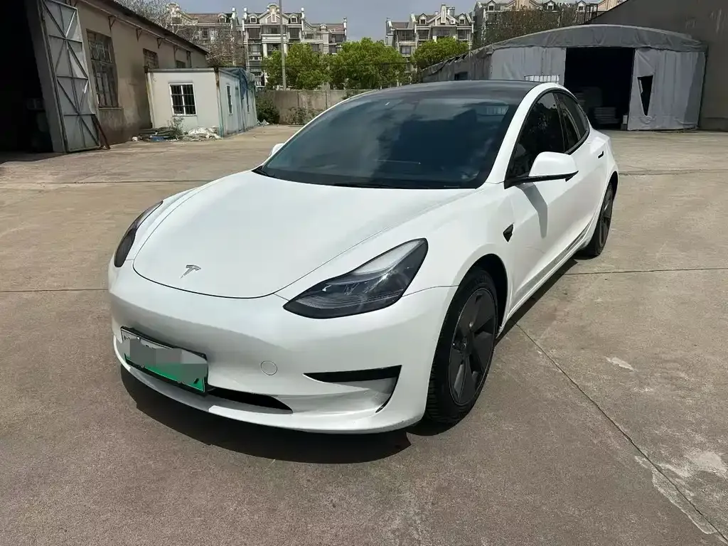 Tesla Model 3 — фото 1