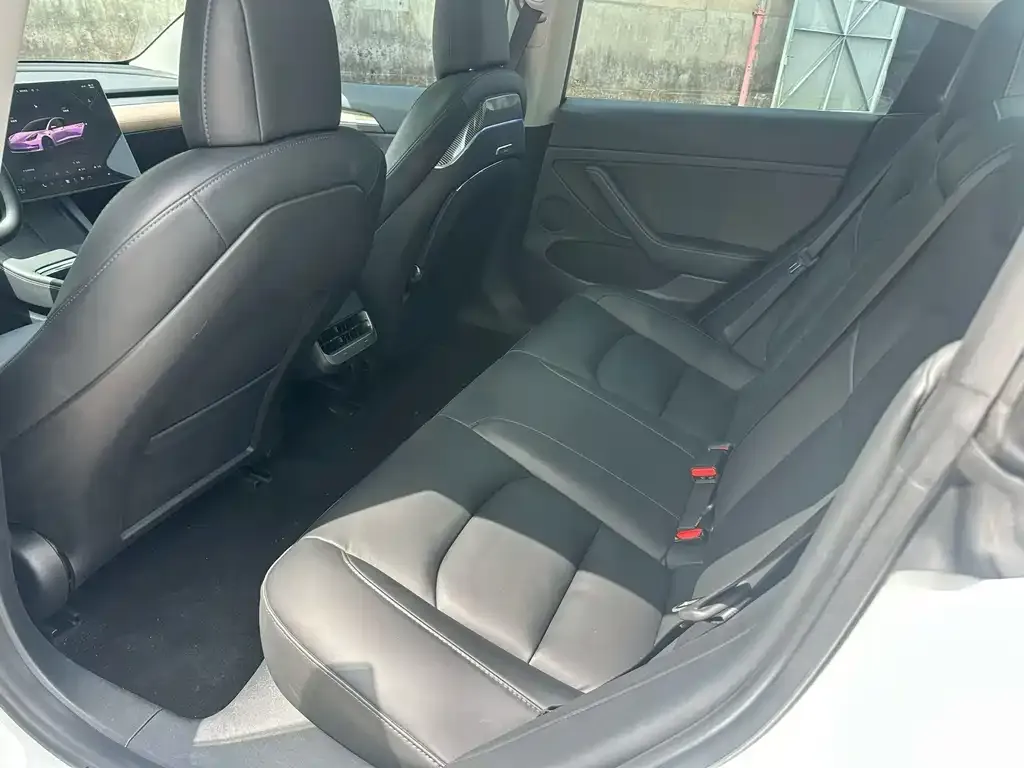 Tesla Model 3 — фото 5