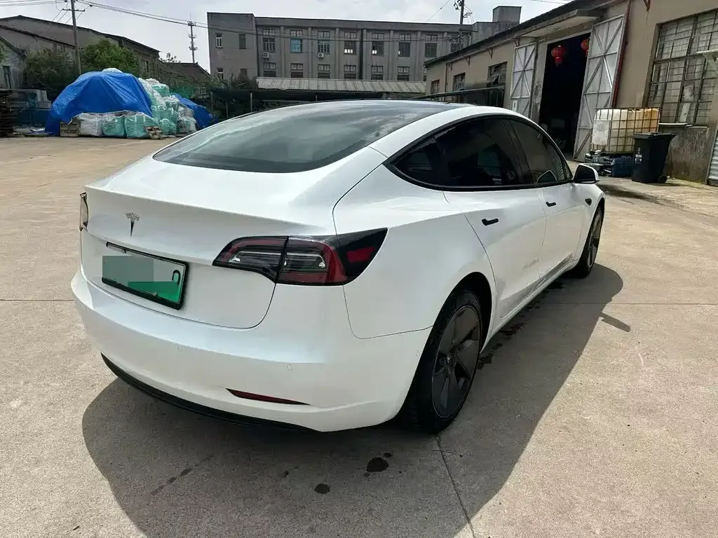 Tesla Model 3 — фото 7