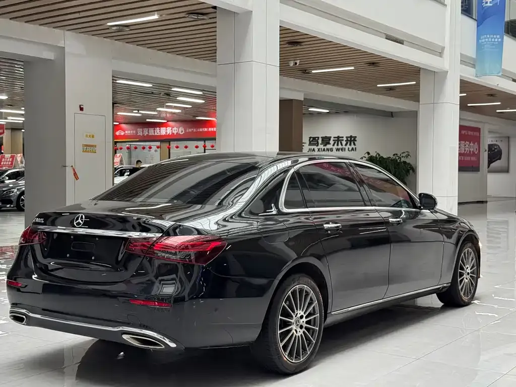 Mercedes-Benz E-Class — фото 10