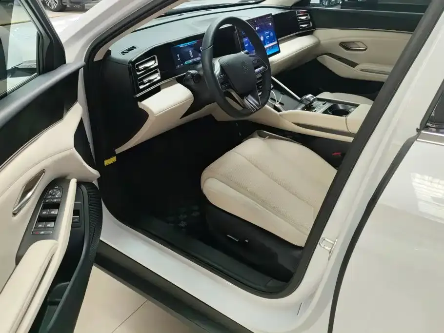 BYD Qin L — фото 10