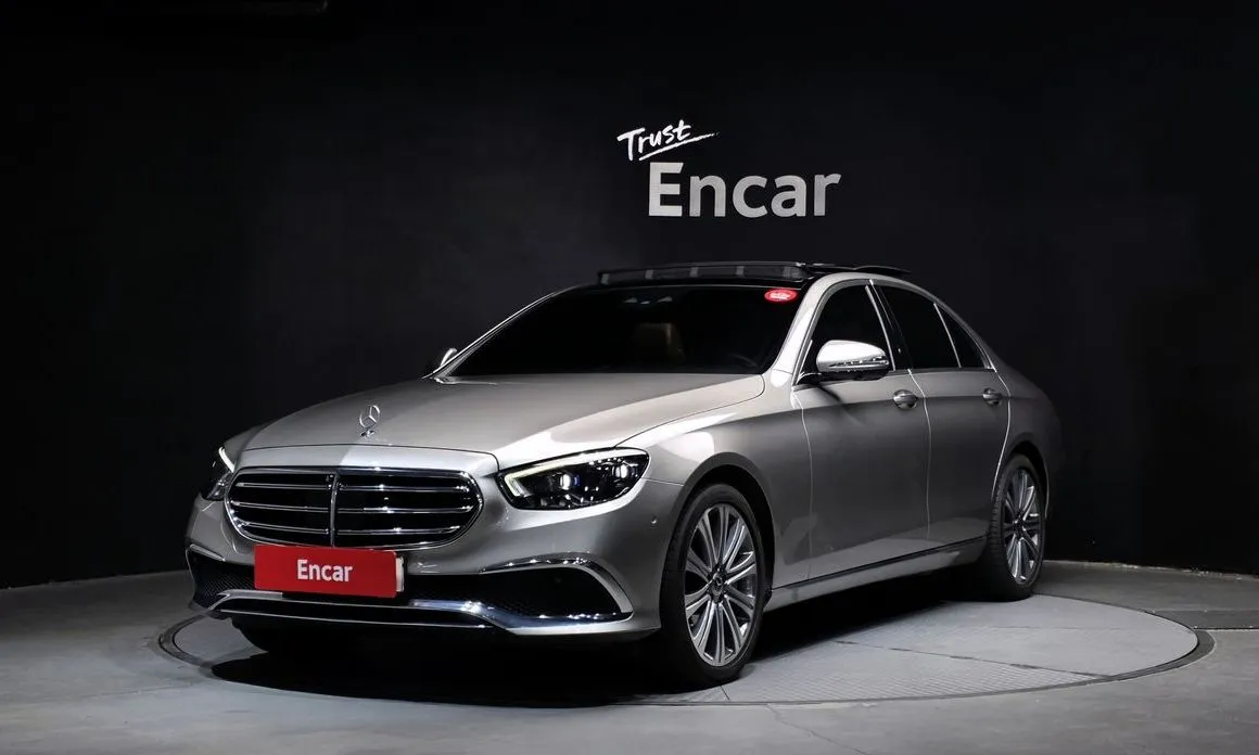 Mercedes-Benz E-Class — фото 1