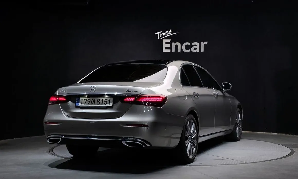 Mercedes-Benz E-Class — фото 2