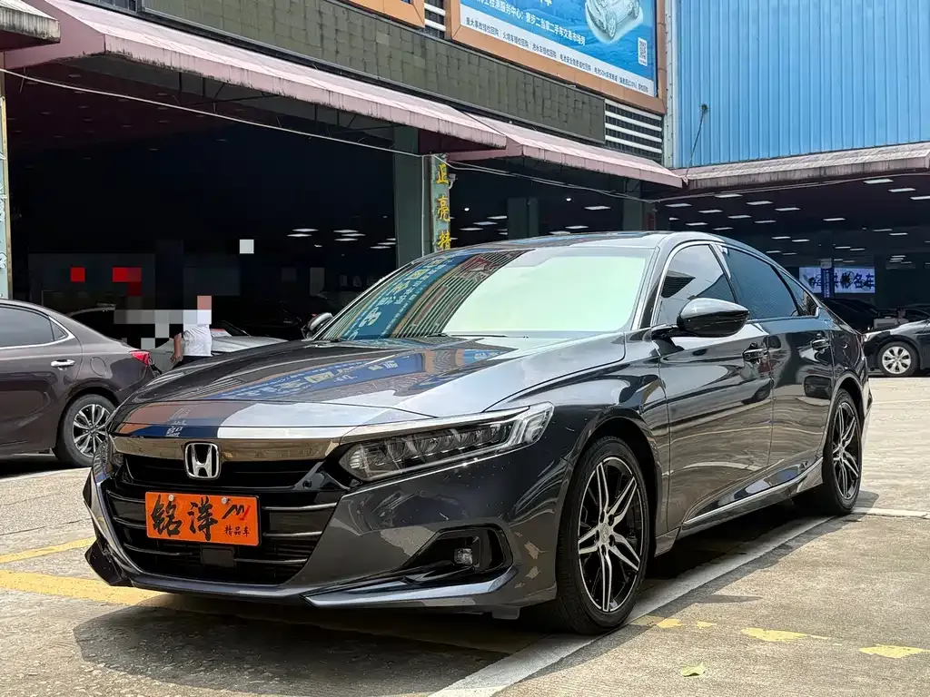 Honda Accord — фото 1