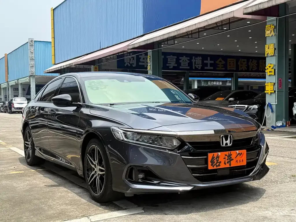 Honda Accord — фото 8