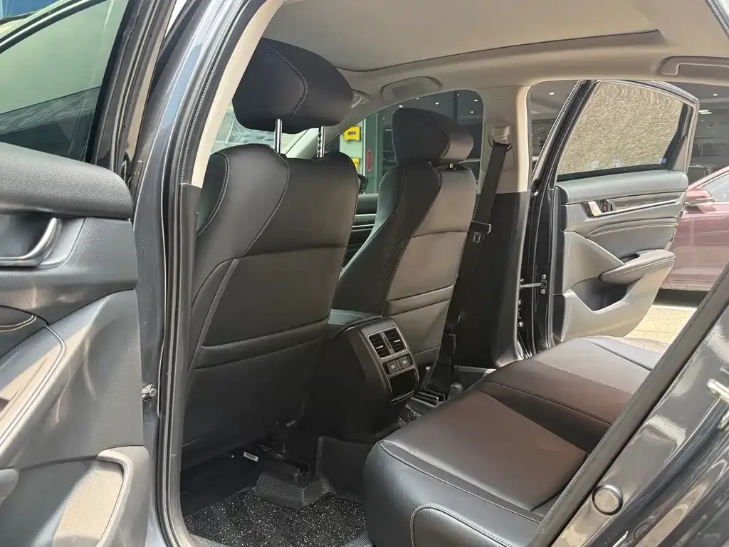 Honda Accord — фото 3