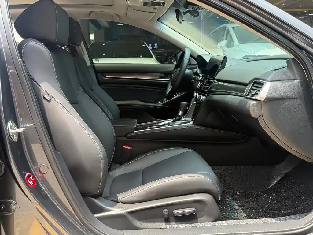 Honda Accord — фото 6