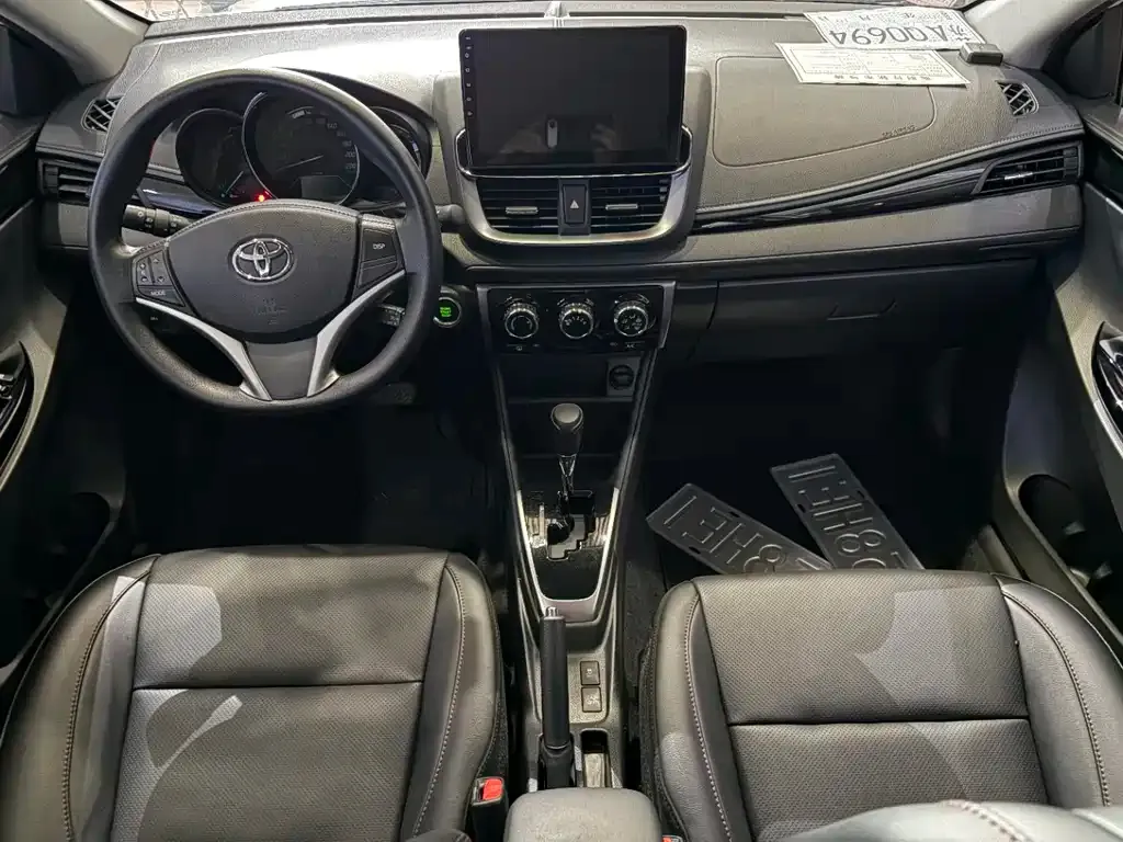 Toyota Yaris L — фото 8