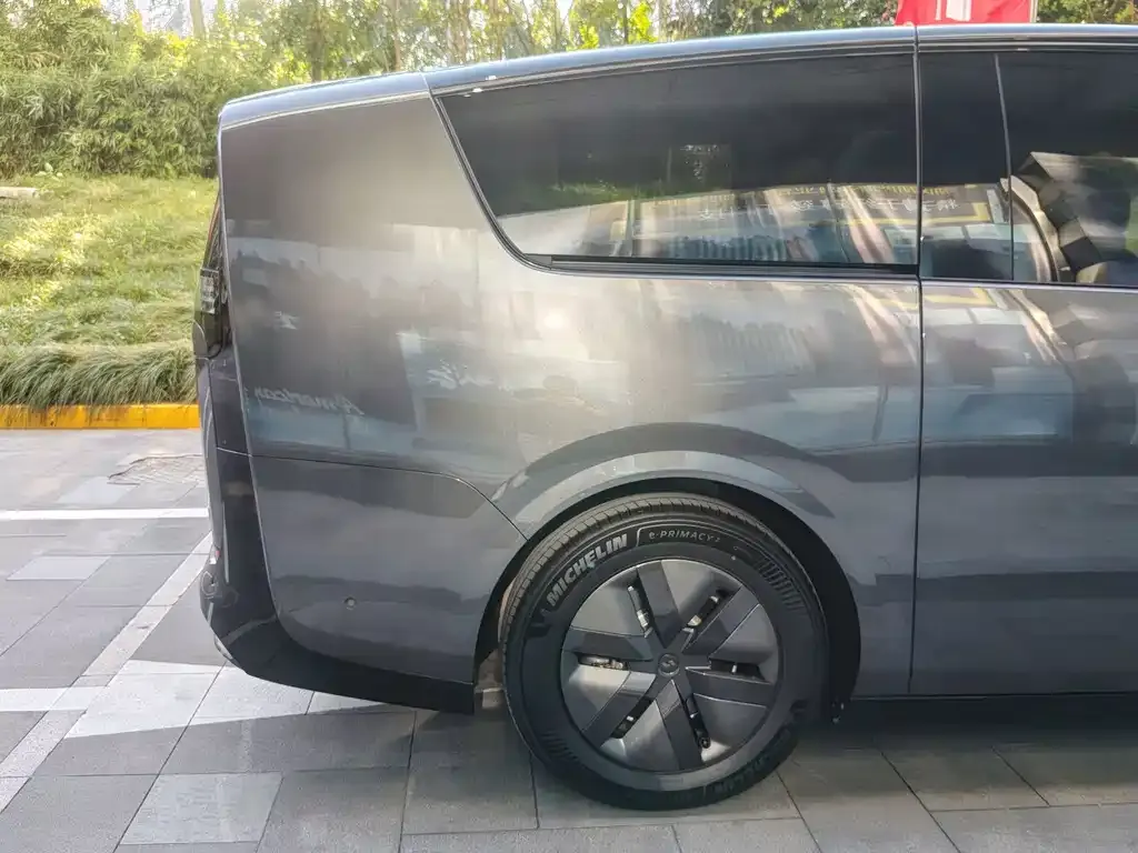 Li Auto MEGA — фото 6