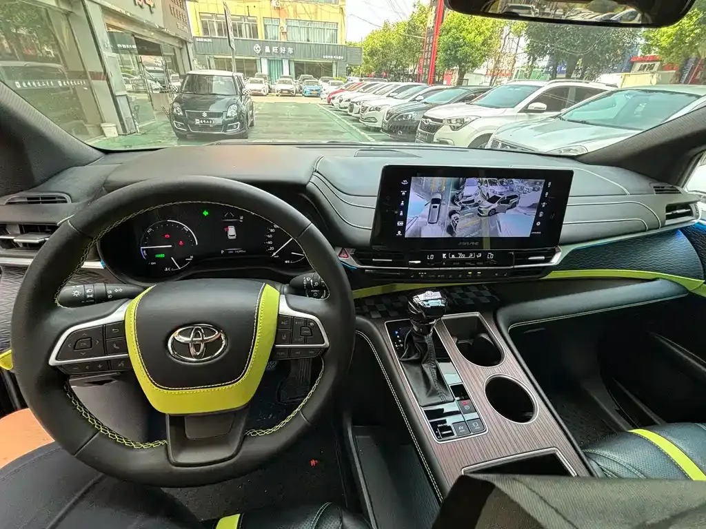 Toyota Granvia — фото 10