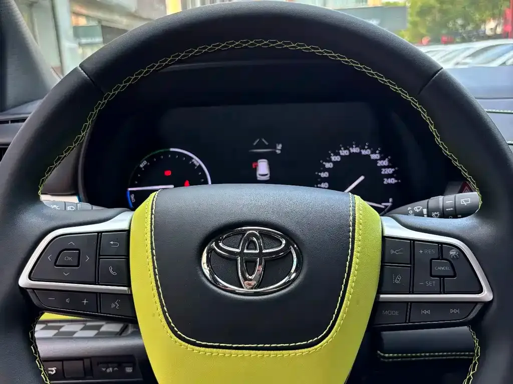 Toyota Granvia — фото 3