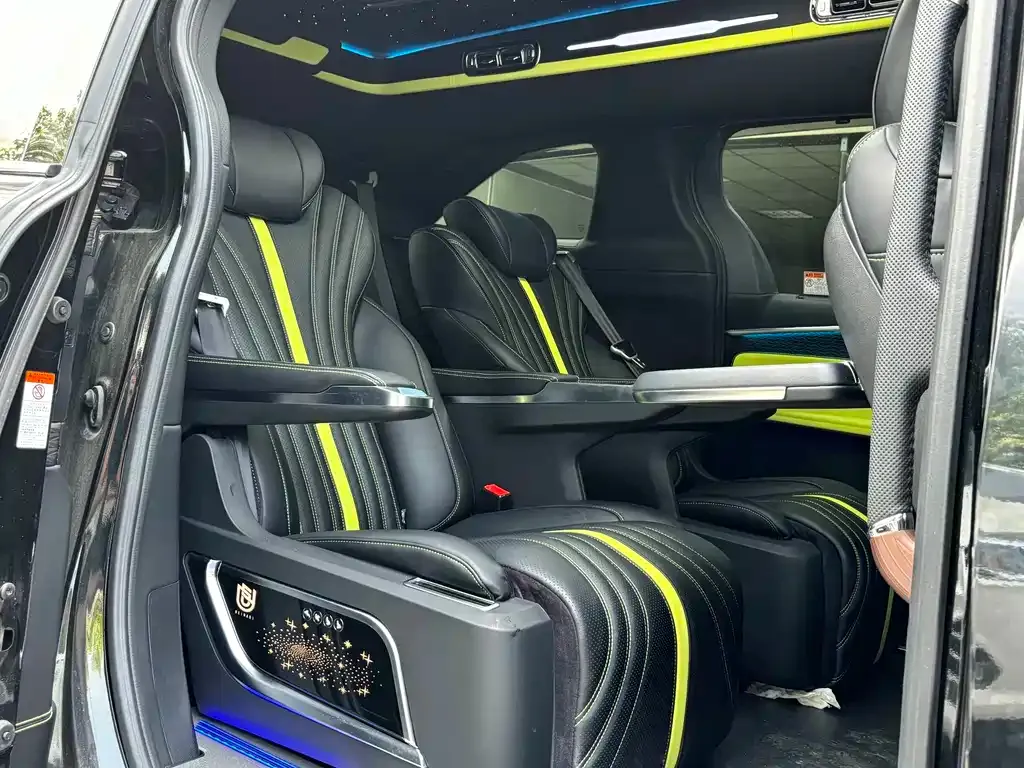 Toyota Granvia — фото 6