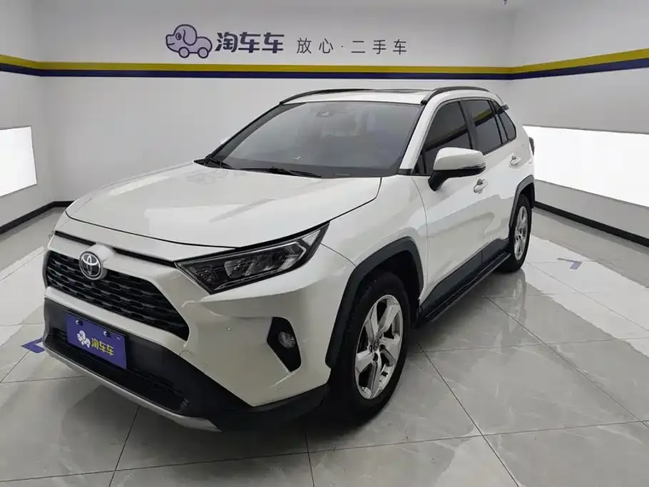 Toyota RAV4 — фото 1