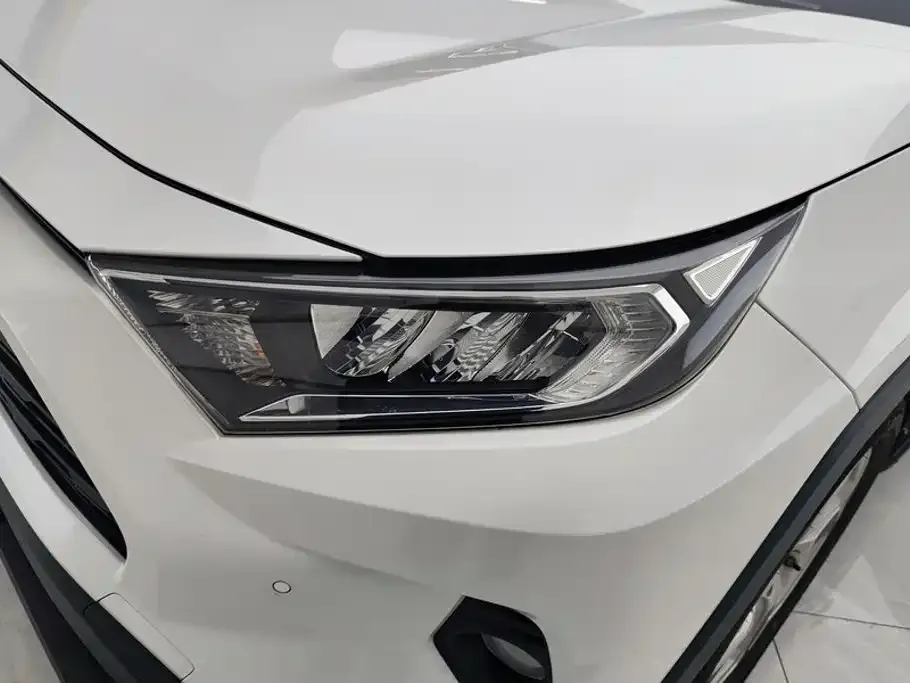 Toyota RAV4 — фото 2
