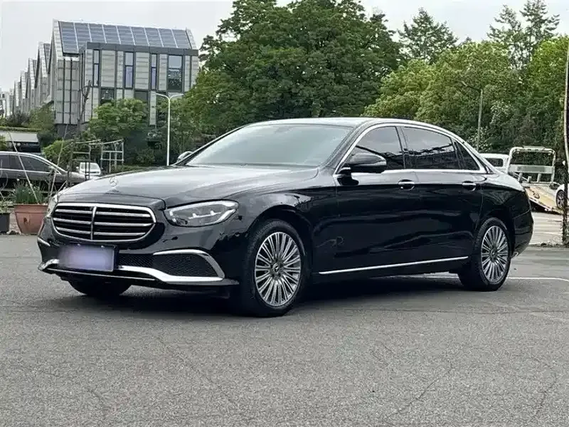 Mercedes-Benz E-Class — фото 1