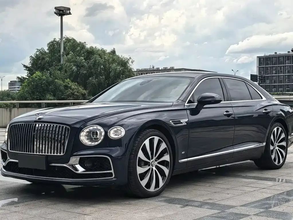 Bentley Flying Spur — фото 1
