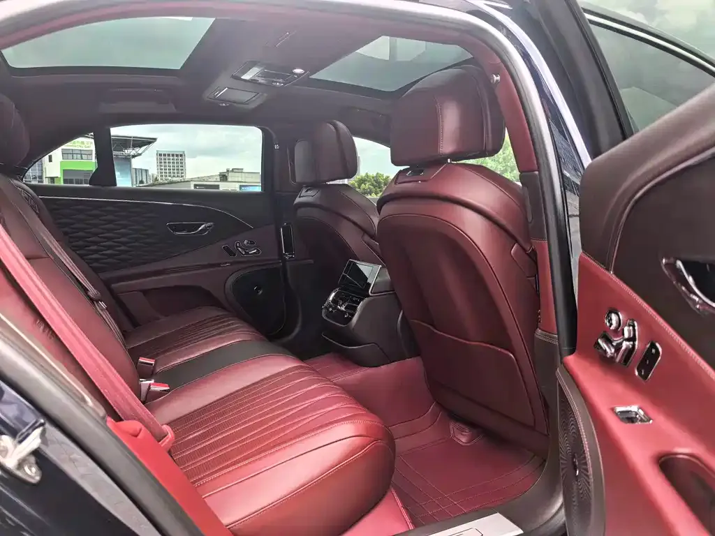 Bentley Flying Spur — фото 6