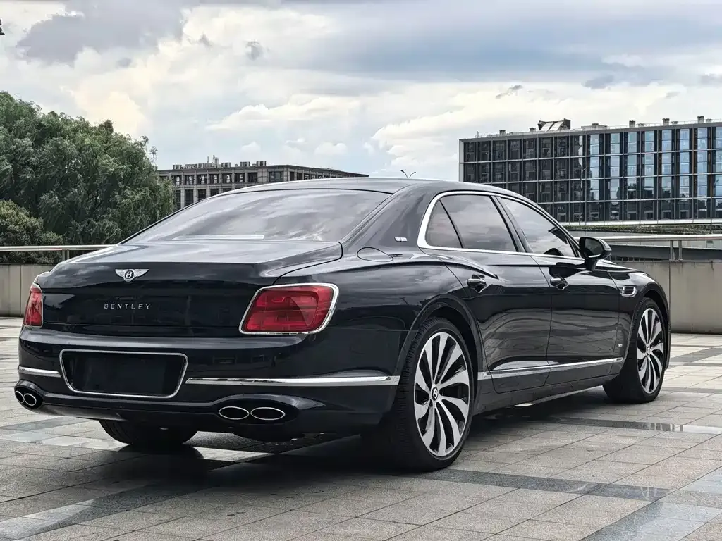 Bentley Flying Spur — фото 2