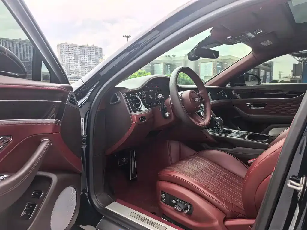 Bentley Flying Spur — фото 3