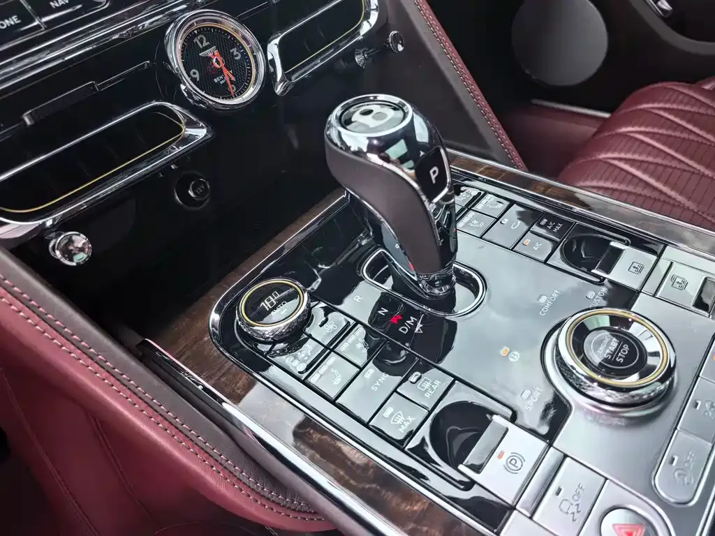 Bentley Flying Spur — фото 9