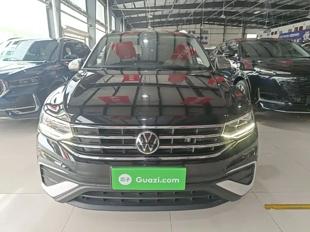 Volkswagen Tiguan L — фото 7
