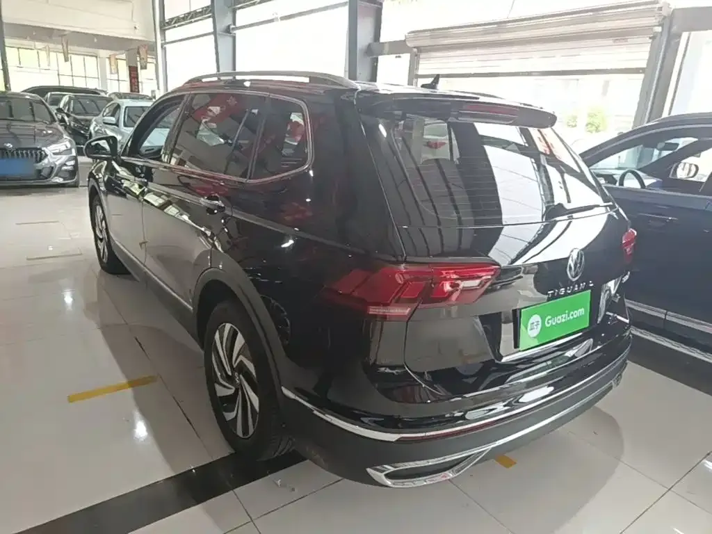 Volkswagen Tiguan L — фото 8