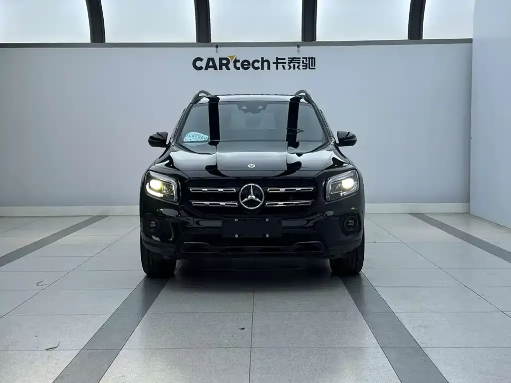 Mercedes-Benz GLB — фото 1