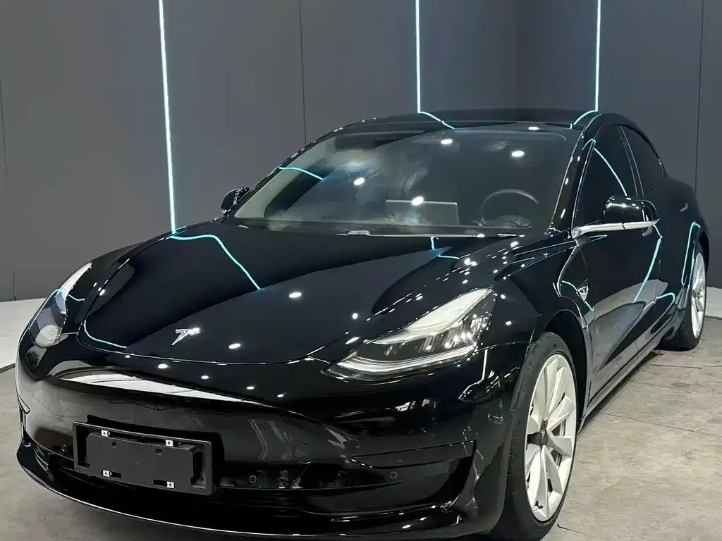 Tesla Model 3 — фото 1