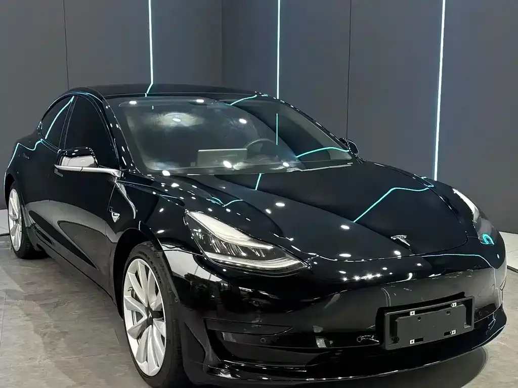 Tesla Model 3 — фото 10