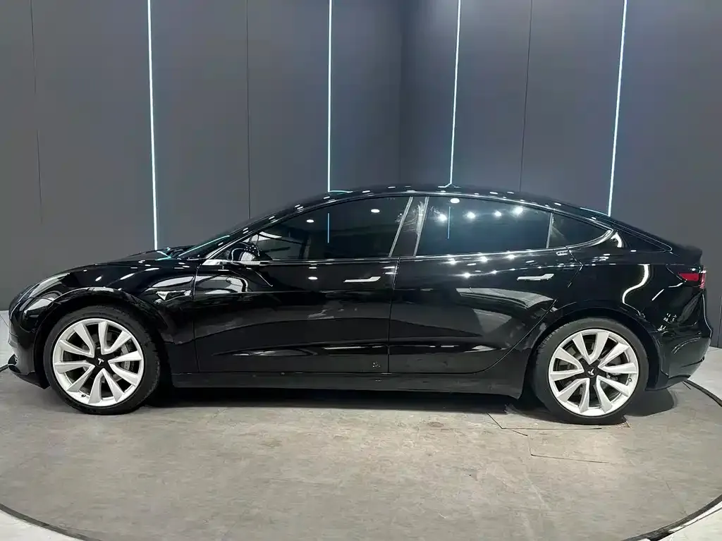 Tesla Model 3 — фото 5