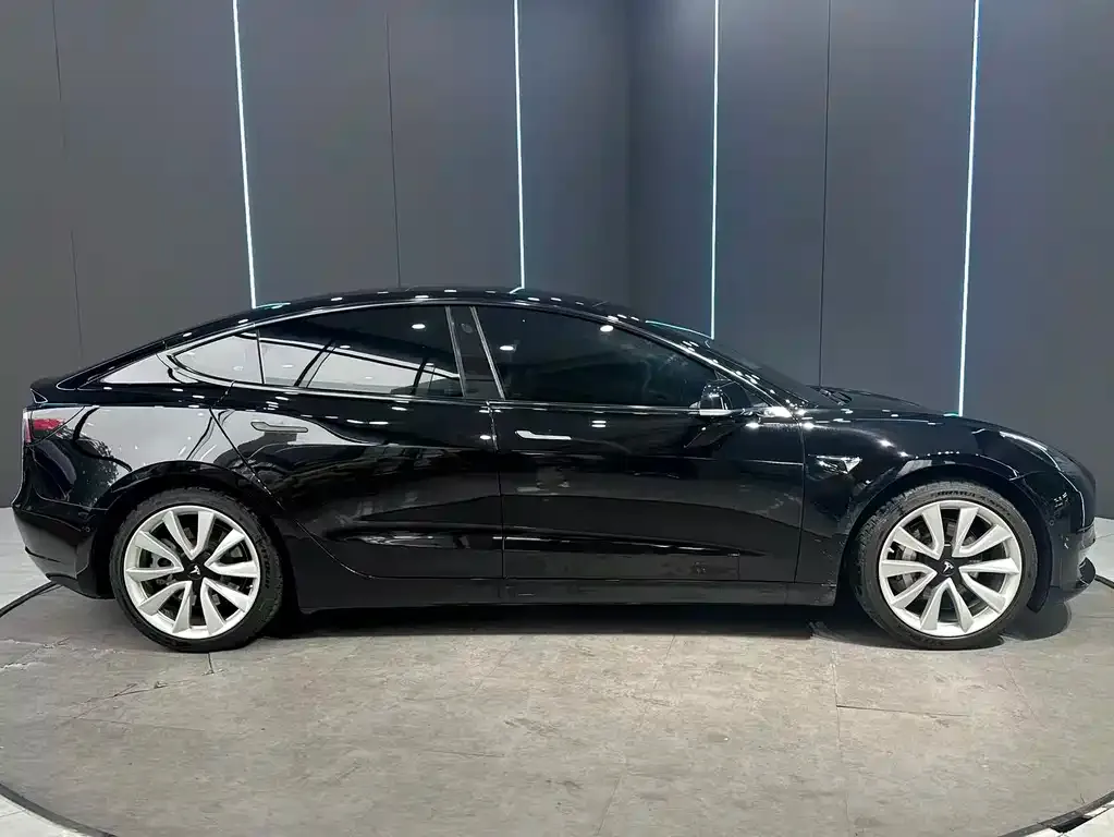 Tesla Model 3 — фото 7