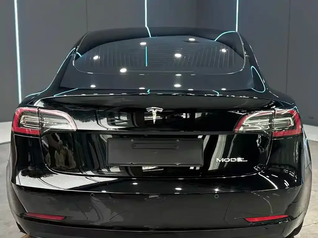 Tesla Model 3 — фото 9
