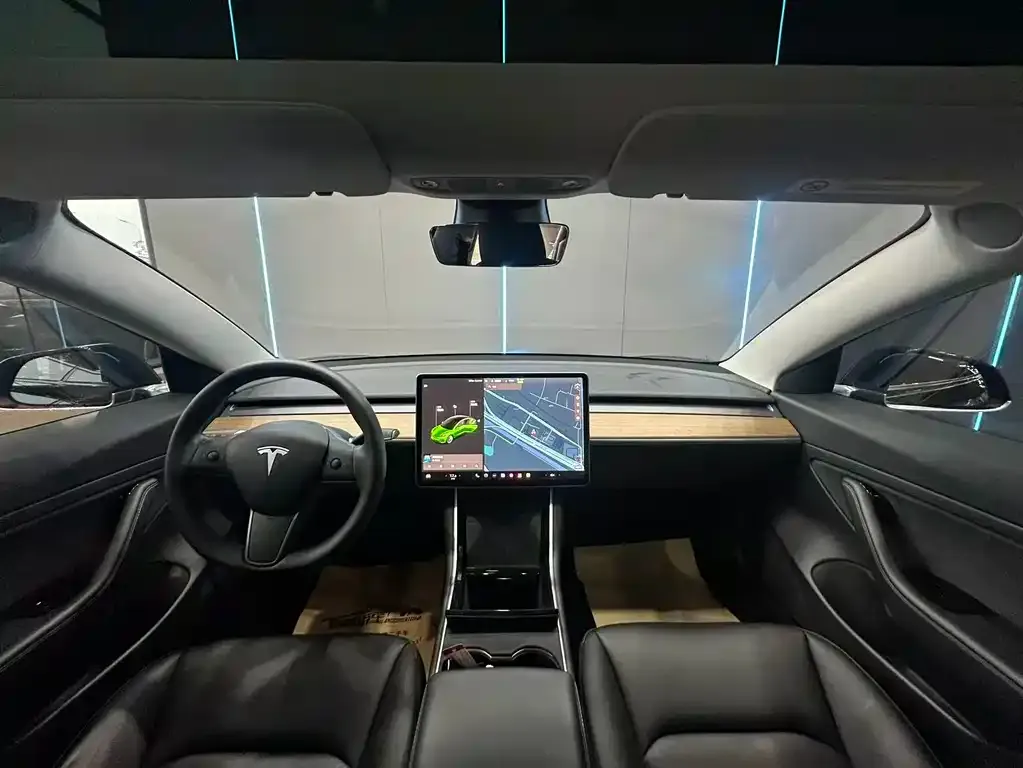 Tesla Model 3 — фото 4
