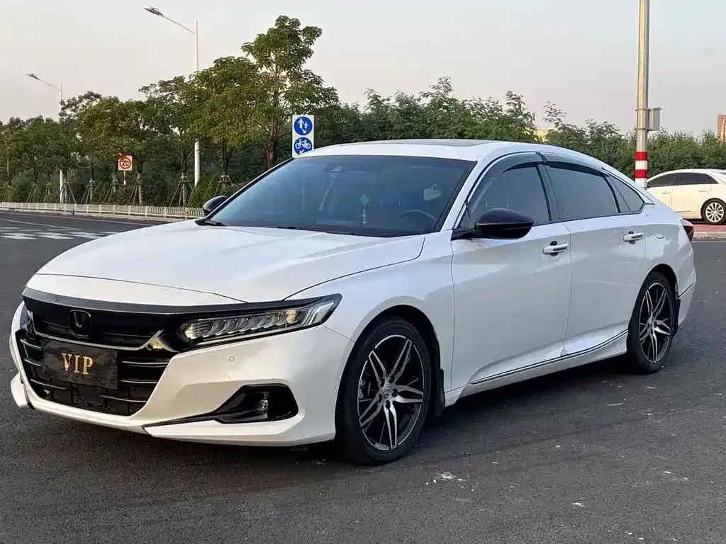 Honda Accord — фото 1