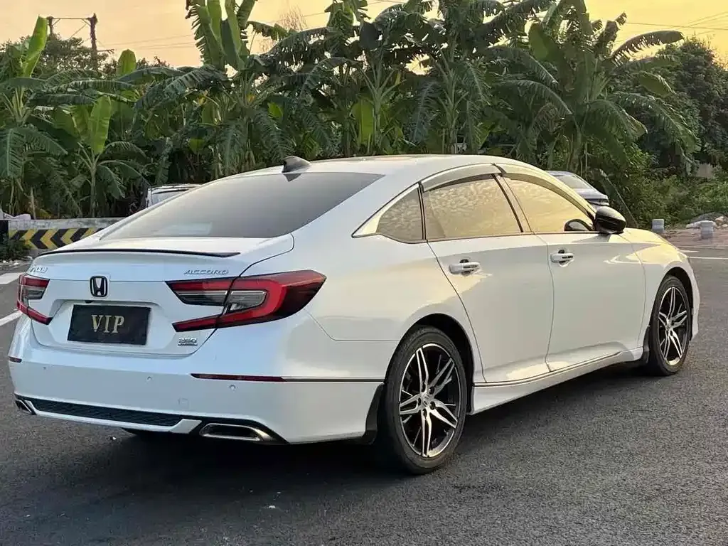 Honda Accord — фото 8