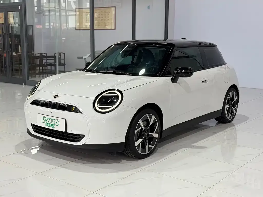 MINI Cooper EV — фото 1