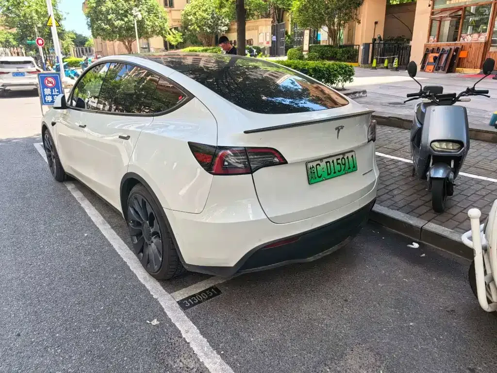 Tesla Model Y — фото 4