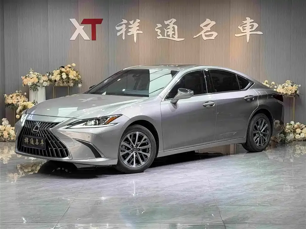 Lexus ES — фото 1