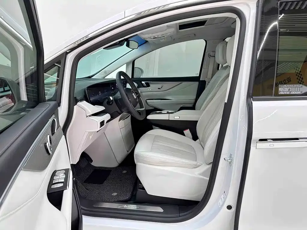 Buick GL8 Hybrid — фото 6