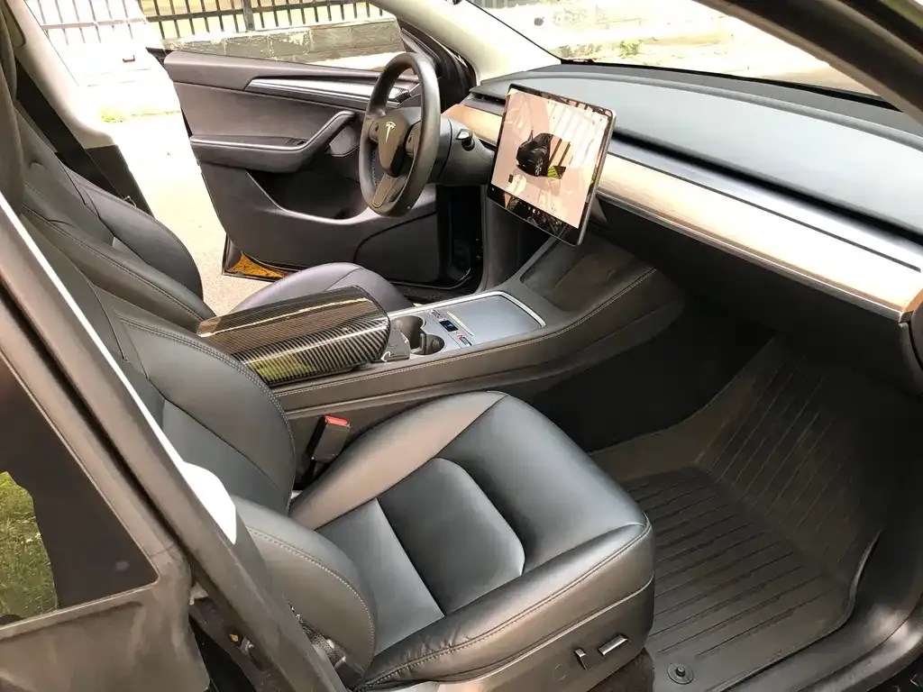 Tesla Model Y — фото 10