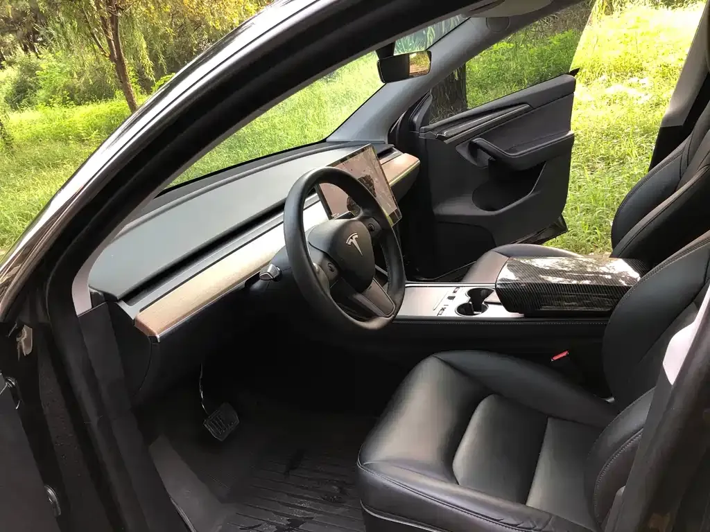 Tesla Model Y — фото 7
